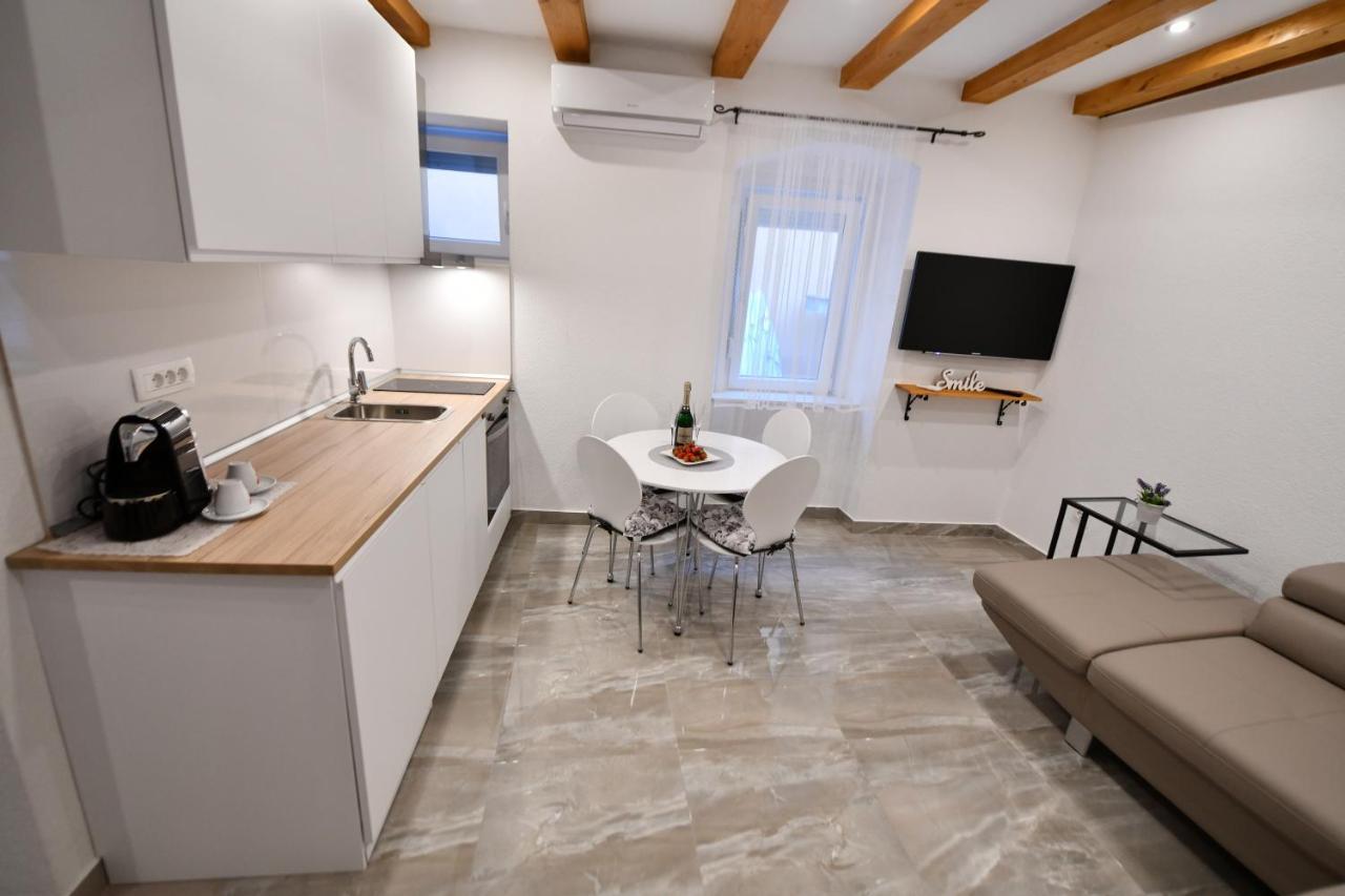 Apartment Lavanda - Suite سيني المظهر الخارجي الصورة